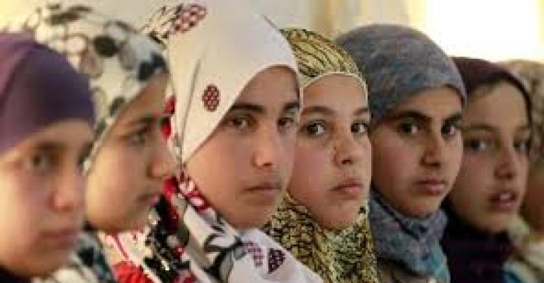 زواج لاجئات في سن مبكرة... يرفضه القانون وتبرره الظروف
