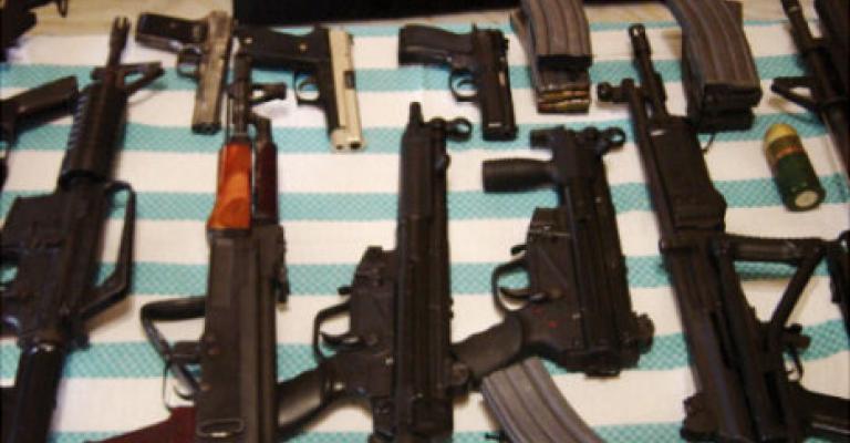 الأمن يقبض على 7 بتهمة إتجار بالأسلحة وآخر لزراعته الماريغوانا