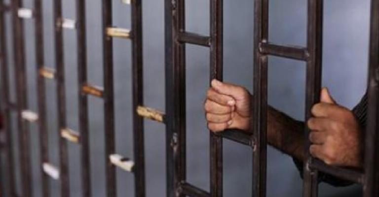 زوجات المعتقلين بين براثن الانتظار وقيود المجتمع