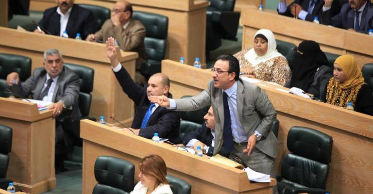 نواب يحملون الحكومة مسؤولية تعطيل الدور السياسي للمجلس نواب يحملون الحكومة مسؤولية تعطيل الدور السياسي للمجلس
