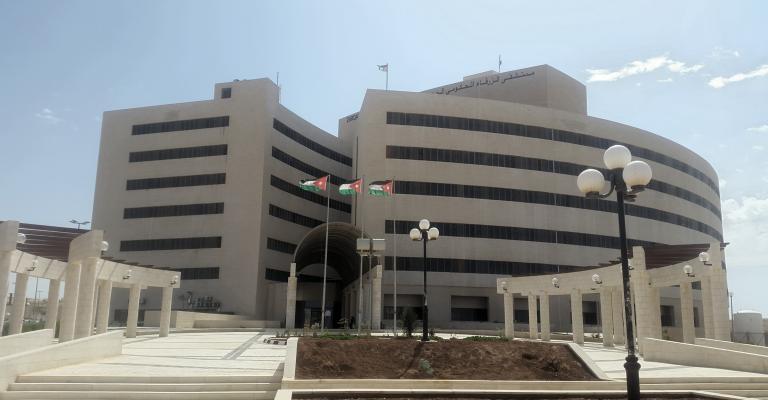"الصحة" ترفض دعوات لتحويل مستشفى الزرقاء الحكومي الى جامعي "الصحة" ترفض دعوات لتحويل مستشفى الزرقاء الحكومي الى جامعي