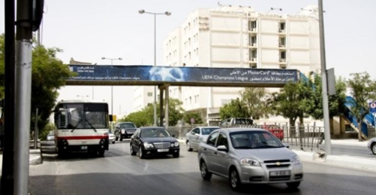 جسور المشاة في عماّن... "ديكور" يحتاج لقوانين وثقافة وأمان