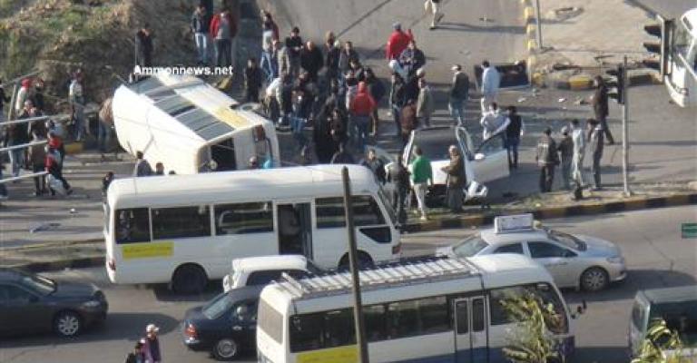 إصابة 13 بتدهور"كوستر"عند إشارات الغاز إصابة 13 بتدهور"كوستر"عند إشارات الغاز