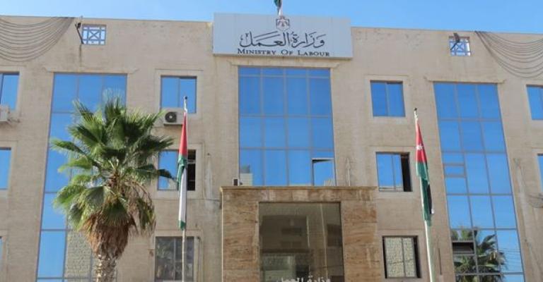 "العمل" تستهلك كهرباء شهرياً بقيمة 8 آلاف دينار