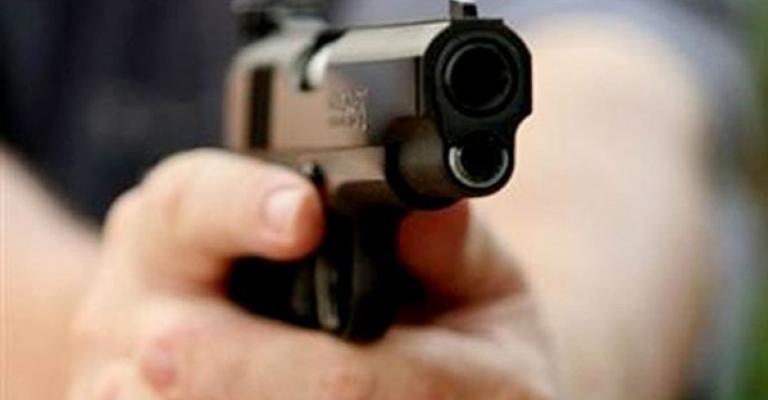 سبعيني يقتل ابنة رمياً بالرصاص في الطفيلة