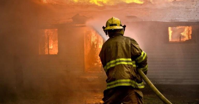 إصابة 3 أشخاص بحريق في سحاب