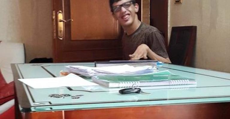 مصاب بشلل رباعي ويكتب بانفه يجتاز التوجيهي بمعدل 70,0 مصاب بشلل رباعي ويكتب بانفه يجتاز التوجيهي بمعدل 70,0