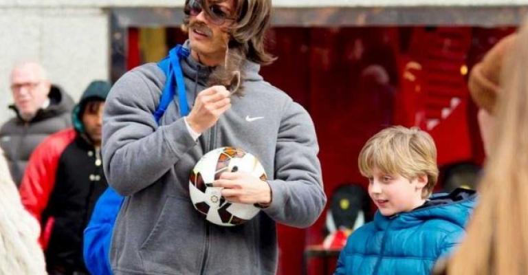 رونالدو ينشر فيديو وهو يستعرض بالكرة متنكرا بشوارع مدريد