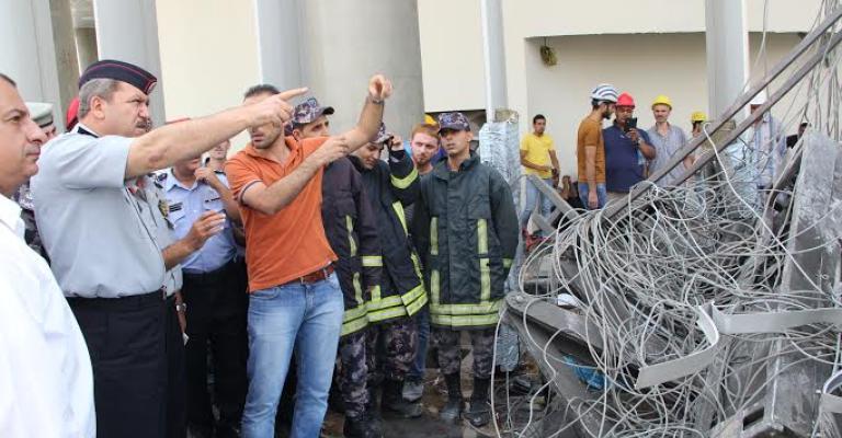 "العمل" تحقق بوفاة عاملين إثر سقوطهما عن رافعة "العمل" تحقق بوفاة عاملين إثر سقوطهما عن رافعة