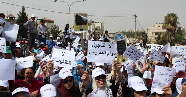 العاملون في "الانروا" يتوقفون عن العمل.. والسويد تعد بـ1.6 مليون دولار