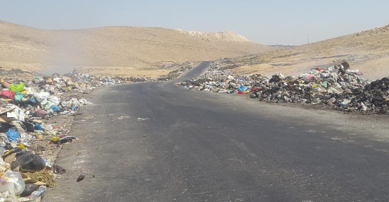  سوق سوداء للنفايات بالزرقاء تديرها "عصابات مسلحة"