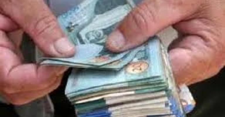 ما هي الآثار الإقتصادية والإجتماعية للإقتراض من البنوك ؟