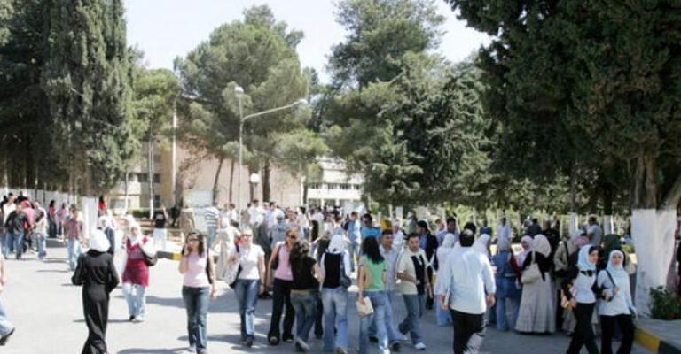 الحكومة تتراجع عن قرار إلغاء مكرمات وتعديل معدلات القبول