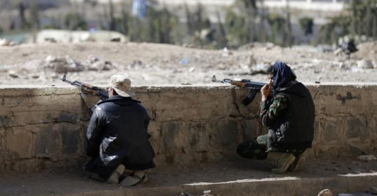 "المقاومة الشعبية" في اليمن تحاصر عاصمة محافظة إب