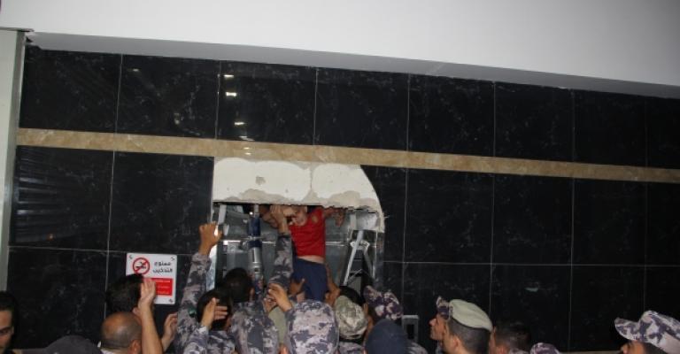 عمّان: إنقاذ 15 شخصاً علقوا في مصعد