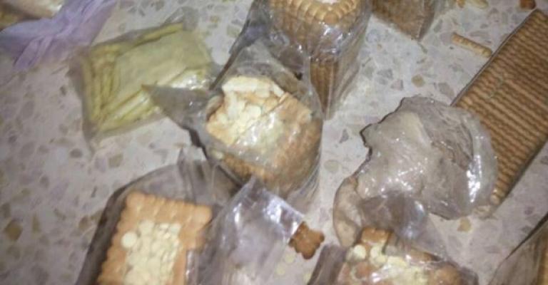 إحباط تهريب حبوب مخدرة بعلب بسكويت إحباط تهريب حبوب مخدرة بعلب بسكويت