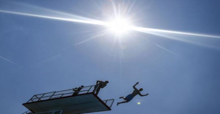 هكذا يواجه الزرقاويون موجة الحر