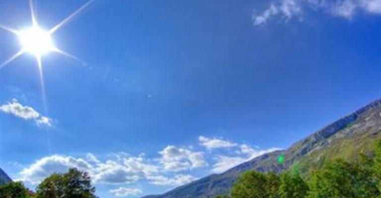 طقس صيفي معتدل اليوم وغدا