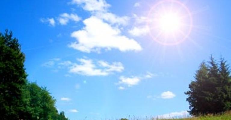 طقس معتدل وانخفاض طفيف غدا