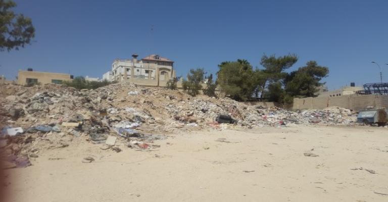 باعة "سوق الجمعة" يخلفون مكرهة بيئية قرب دوار معصوم باعة "سوق الجمعة" يخلفون مكرهة بيئية قرب دوار معصوم