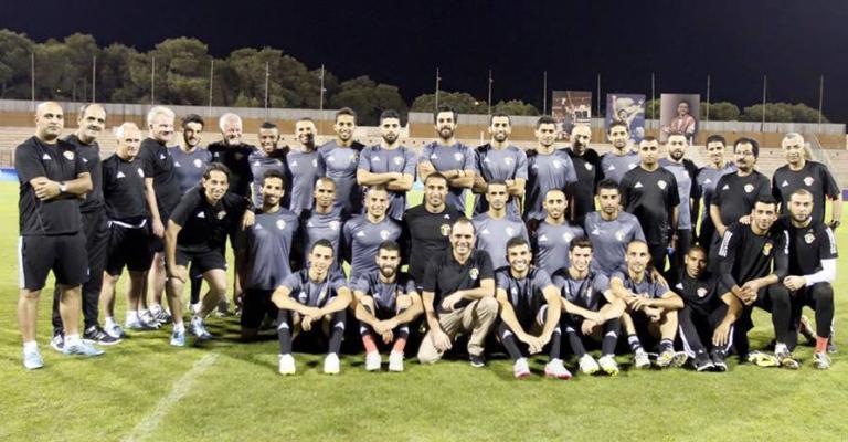 الأمير علي يتابع تدريبات النشامى استعداداً للتصفيات المزدوجة الأمير علي يتابع تدريبات النشامى استعداداً للتصفيات المزدوجة