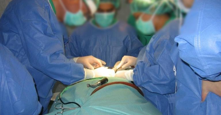 الخطأ الطبي: انتهاكٌ للحق في الحياة ولا قانون للانصاف الخطأ الطبي: انتهاكٌ للحق في الحياة ولا قانون للانصاف