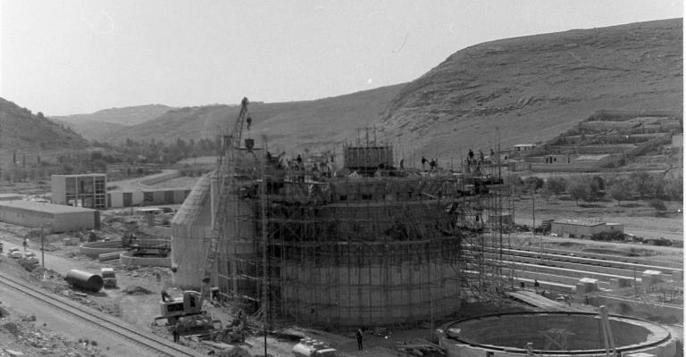 مشكلات بيئية سببها محطة عين غزال ومكب النفايات والمسلخ