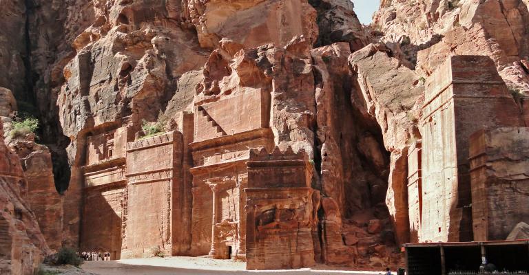 منحة أمريكية بـ200 ألف دولار لتوسعة معبد الأسود المجنحة منحة أمريكية بـ200 ألف دولار لتوسعة معبد الأسود المجنحة