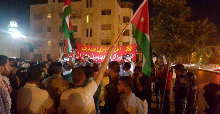 فعاليات شعبية وشبابية تعتصم عند الكالوتي نصرة للأقصى فعاليات شعبية وشبابية تعتصم عند الكالوتي نصرة للأقصى