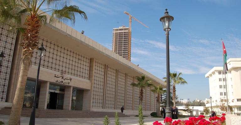 اشادة زرقاوية بقرار "الاعيان" تخصيص كوتا للنساء بمجالس المحافظات