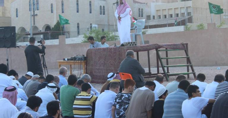 هل ينتهك وزير الداخلية حرية ممارسة الشعائر الدينية؟