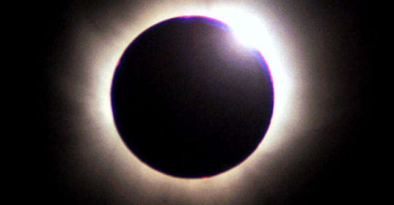 خسوف كلي للقمر لن يتكرر إلا بعد 18 عاماً خسوف كلي للقمر لن يتكرر إلا بعد 18 عاماً