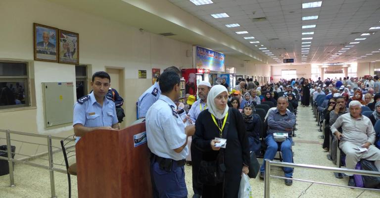 معبر الكرامة يتعامل مع 29 ألف عابر خلال أسبوع معبر الكرامة يتعامل مع 29 ألف عابر خلال أسبوع