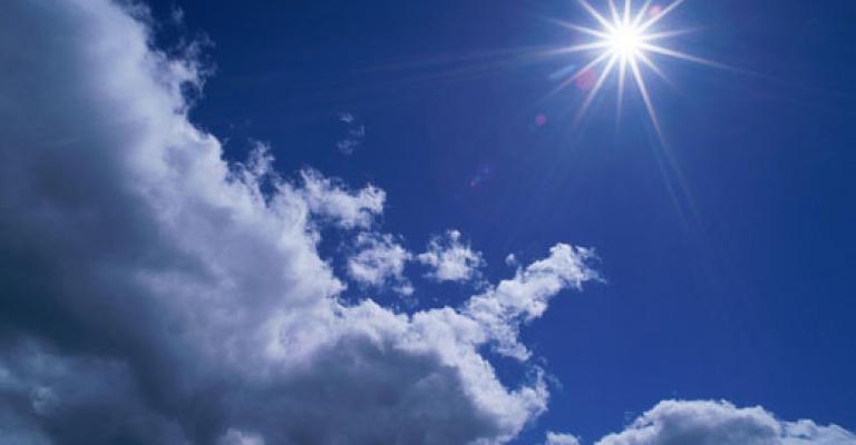 طقس معتدل والحرارة أعلى من المعدل طقس معتدل والحرارة أعلى من المعدل