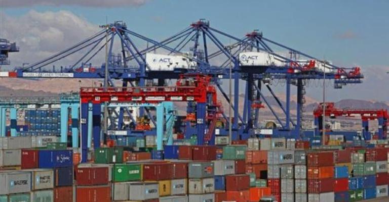 بودار أزمة في ميناء العقبة بعد تسريح 105 عاملاً بودار أزمة في ميناء العقبة بعد تسريح 105 عاملاً