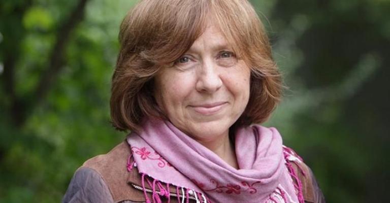 البيلاروسية سفيتلانا ألكسيفيتش تحصد نوبل للآداب 2015 البيلاروسية سفيتلانا ألكسيفيتش تحصد نوبل للآداب 2015