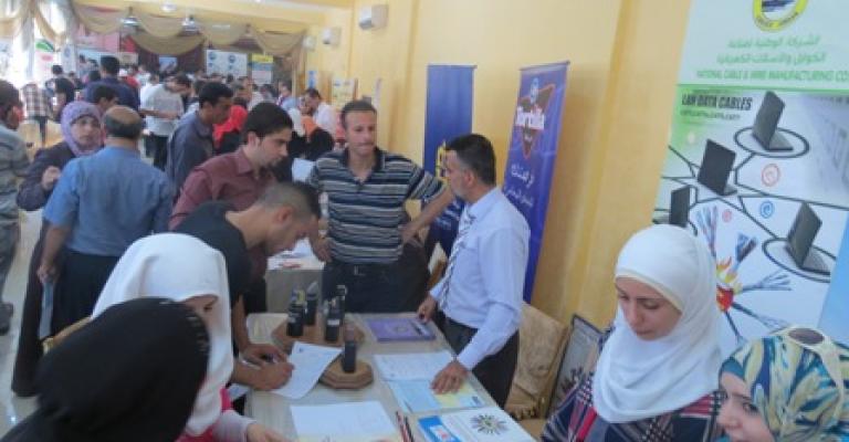 "العمل": بدء جمع معلومات لتشغيل الباحثين عن عمل