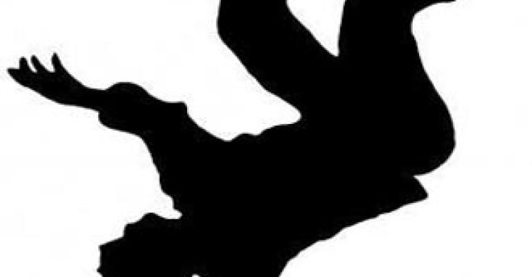 وفاة عامل بالعقبة إثر سقوطه من الطابق الثاني وفاة عامل بالعقبة إثر سقوطه من الطابق الثاني