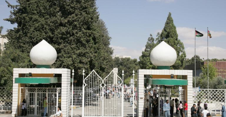 اتحاد الطلبة يتهم الجامعة بفصل طالبين لهتافهم للأقصى والجامعة تنفي