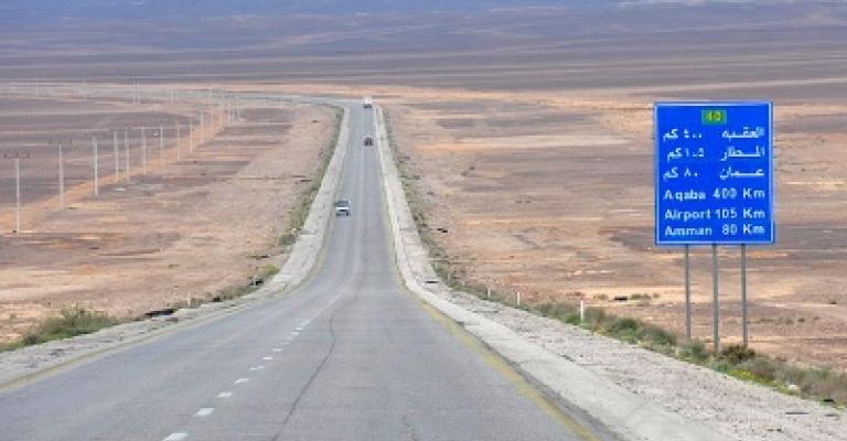 وفاة شخص بحادث على الطريق الصحراوي