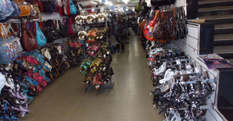 اعتصام متضرريين من إلغاء الجمارك على مستوردات