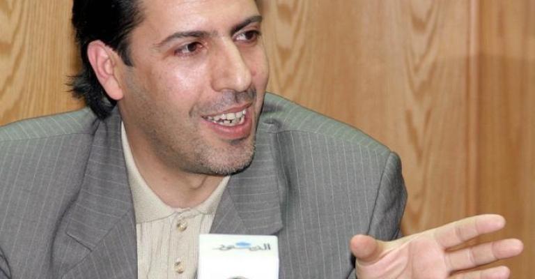 غرباء في أمكنة مألوفة غرباء في أمكنة مألوفة