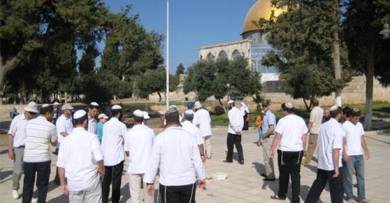 متطرفون يهود يقتحمون الأقصى
