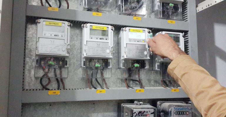 ضبط 2400 حالة عبث بعدادات الكهرباء