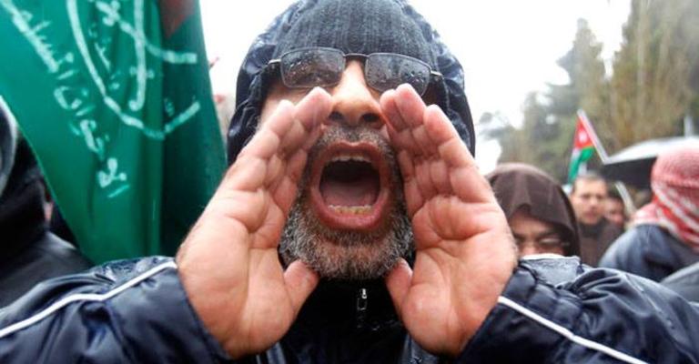 النزاع على القيادة العنوان الأبرز لخلاف " الإخوان"