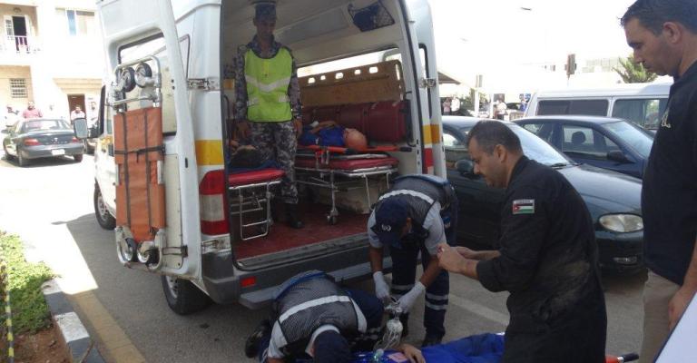 وفاة و13 إصابة بحوادث سير مختلفة