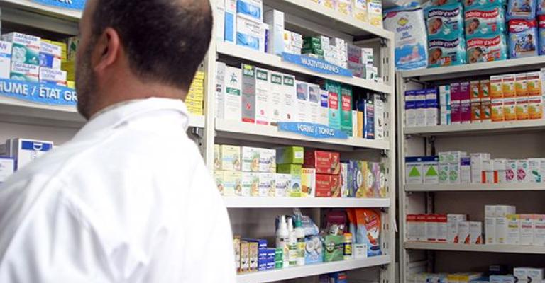 "تحول السوريون الى الصيدليات في ظل ارتفاع تكاليف العلاج" "تحول السوريون الى الصيدليات في ظل ارتفاع تكاليف العلاج"