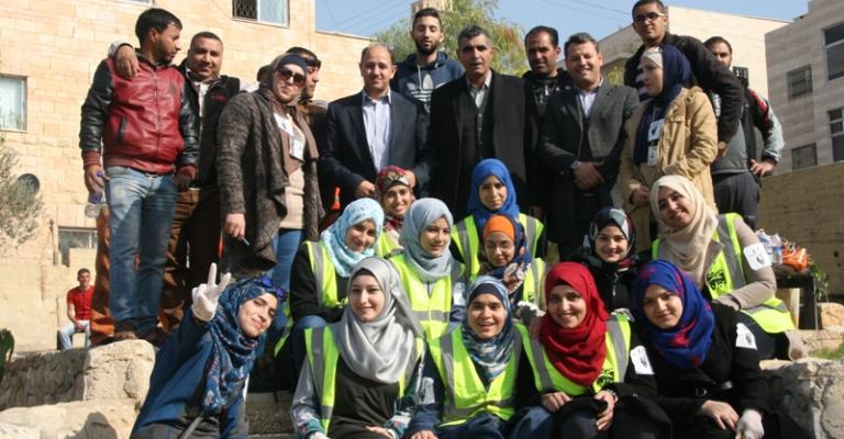 توزيع أكياس نفايات في الترخيص