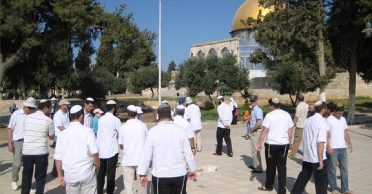 مجموعات يهودية تقتحم الأقصى