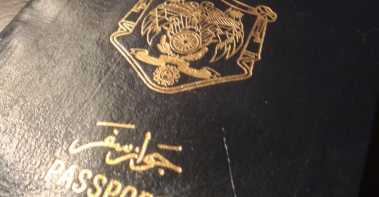 الحكومة تعفي حملة الجوازات المؤقتة من رسوم تصاريح العمل الحكومة تعفي حملة الجوازات المؤقتة من رسوم تصاريح العمل